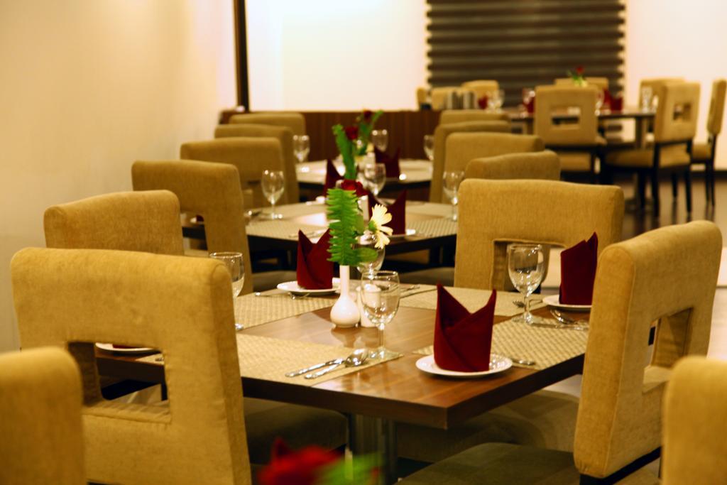Continent Nakodar Hotel & Resorts Eksteriør billede