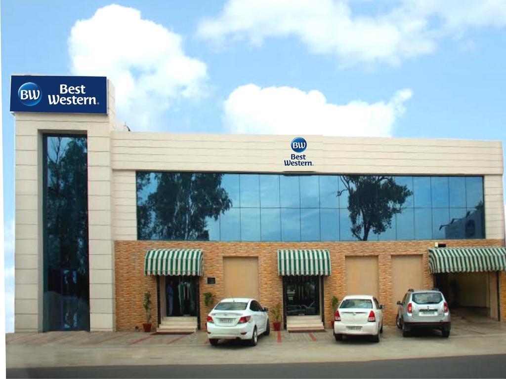 Continent Nakodar Hotel & Resorts Eksteriør billede