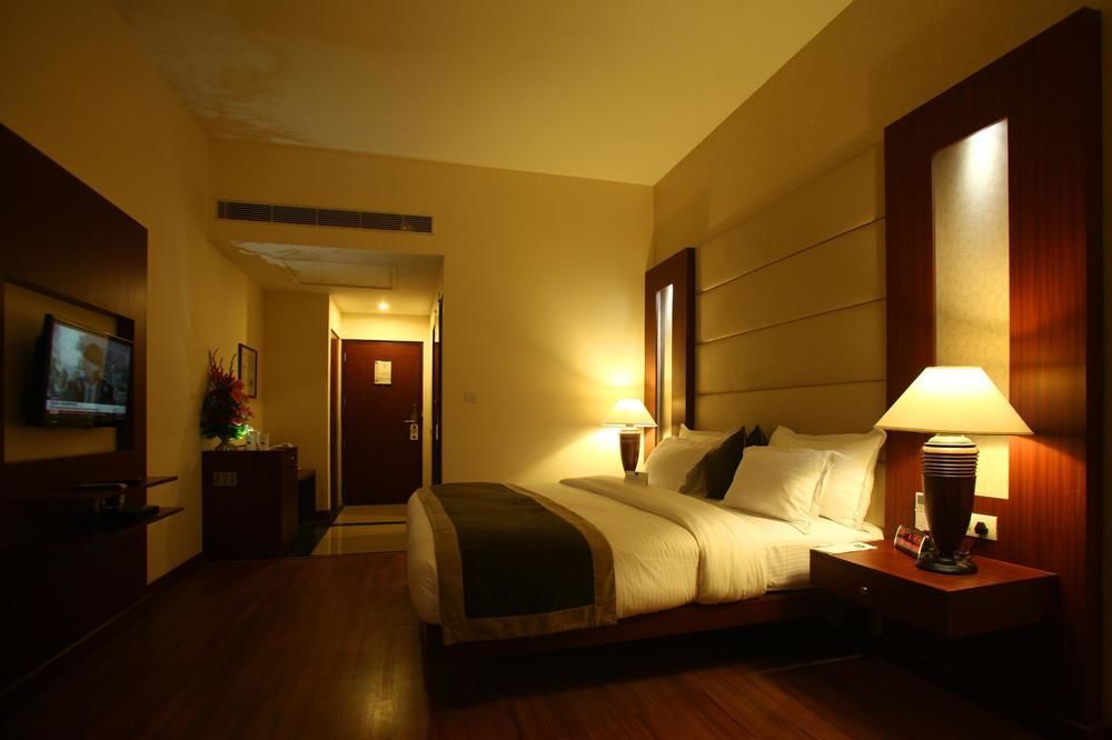 Continent Nakodar Hotel & Resorts Eksteriør billede