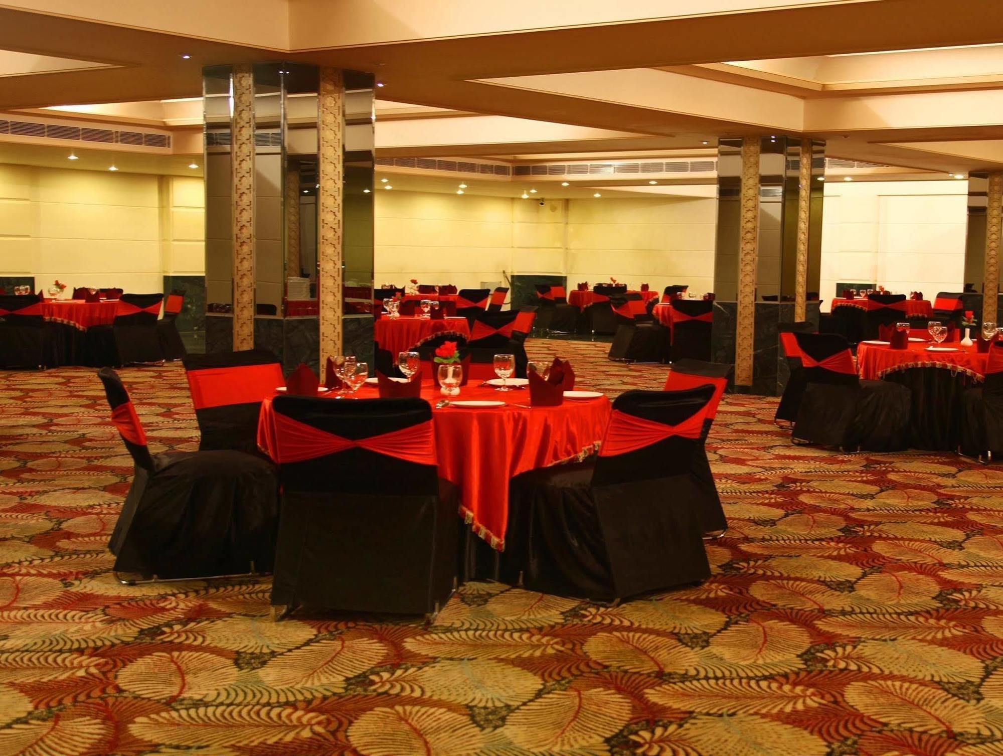 Continent Nakodar Hotel & Resorts Eksteriør billede